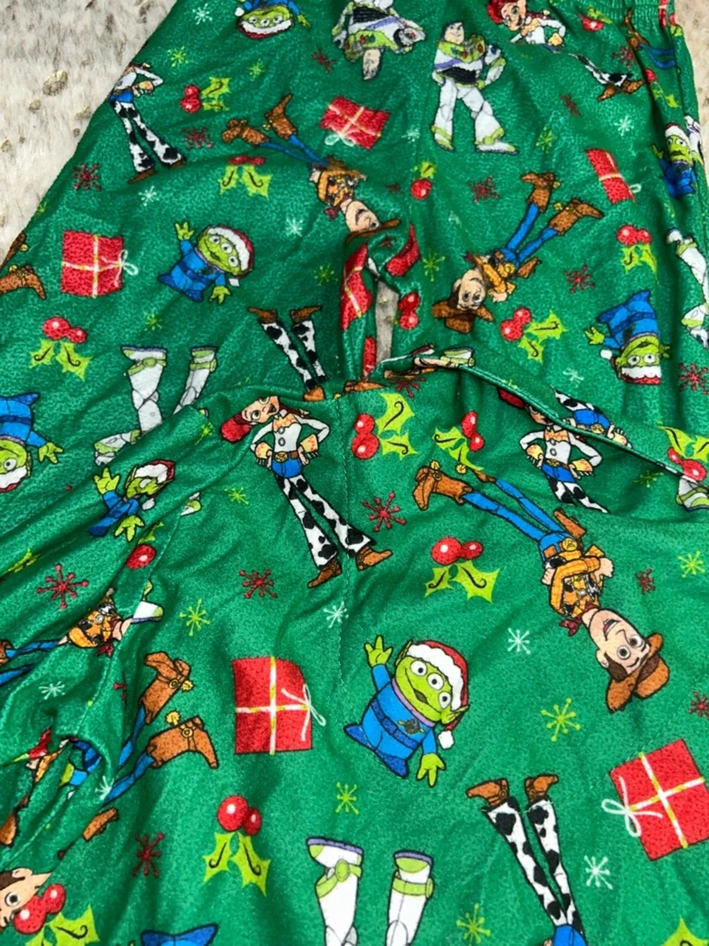 5 for $25🔥Disney Pixar Toy Story 4 Green Christmas Print Pajama Set Kids Size 6